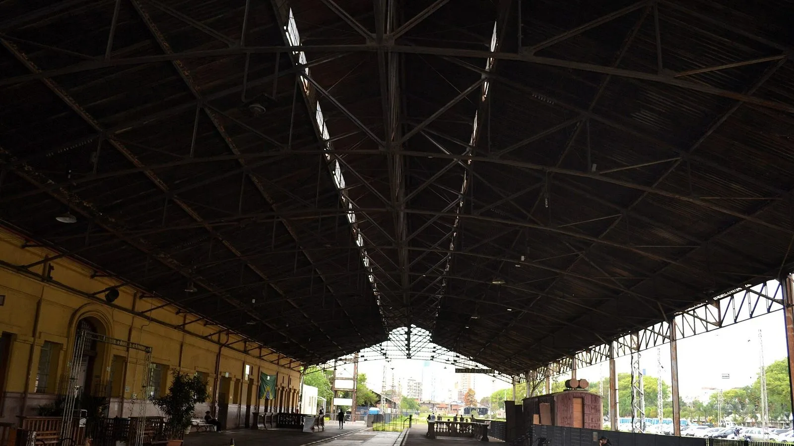 A plataforma coberta da Estação Cultura. A partir de dezembro, cerca de metade dela passa a ser ocupada pelas obras do Trem Intercidades.