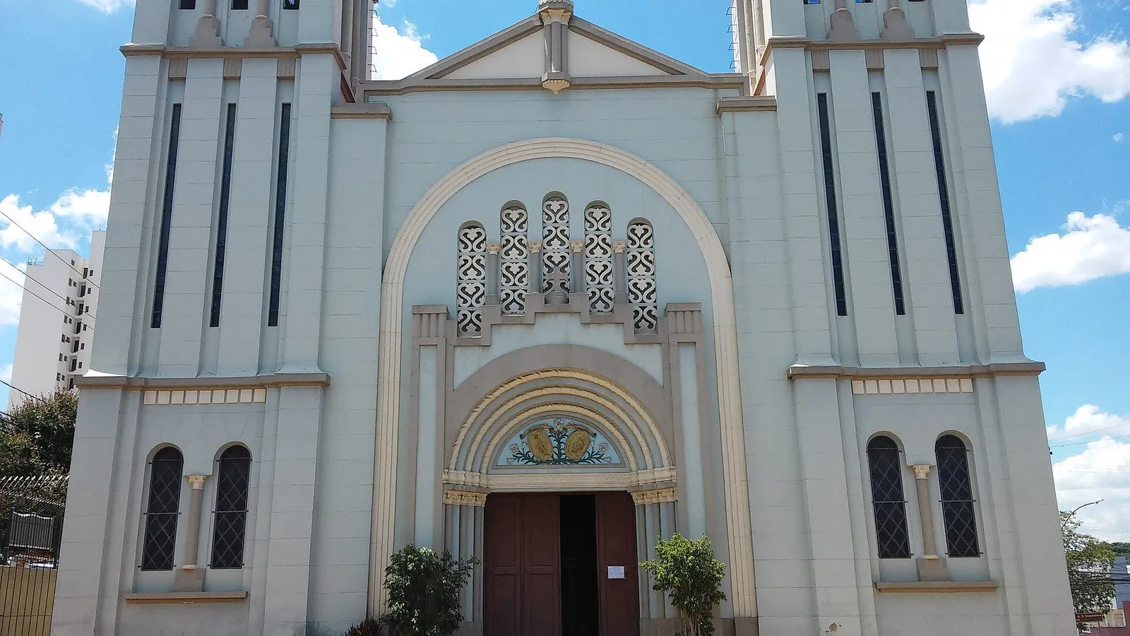 Fachada da Igreja de Nossa Senhora das Graças, a igreja da Vila Nova, bairro de Campinas onde fica o Teatro de Arte e Ofício