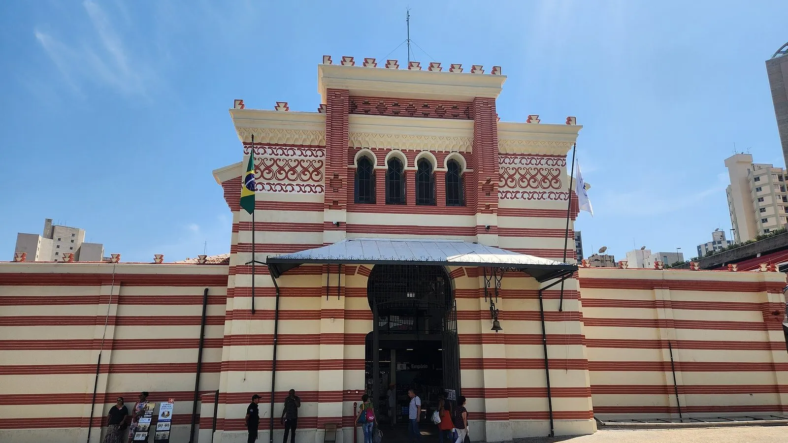Fachada do Mercado Municipal de Campinas, prédio de estilo neomourisco no Centro