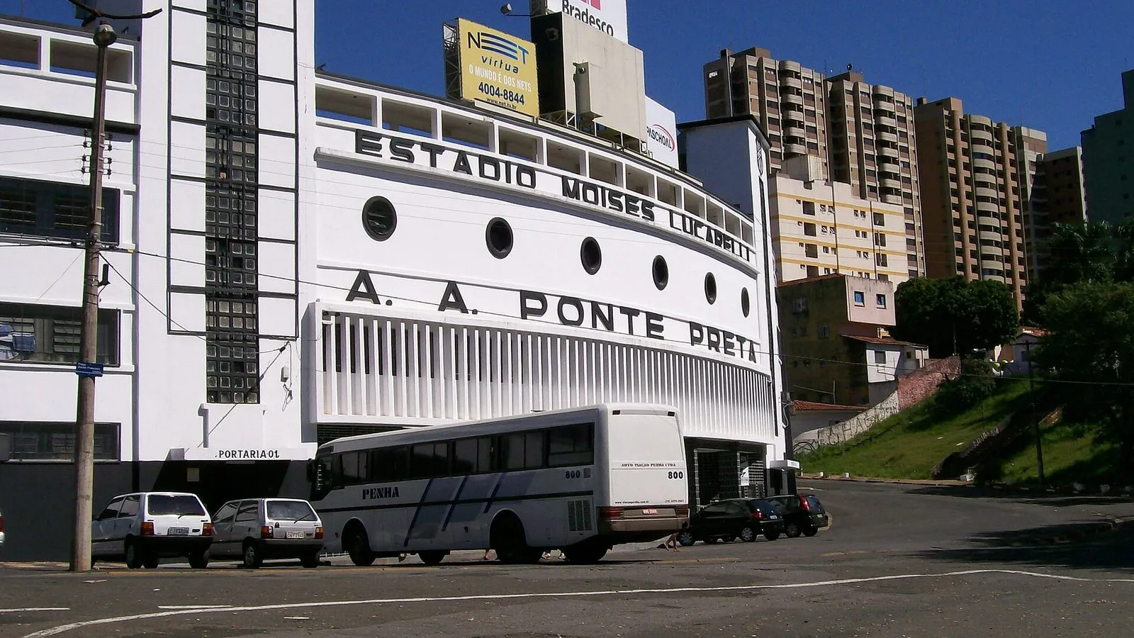 Fachada do Estádio Moisés Lucarelli, casa da Ponte Preta, em Campinas