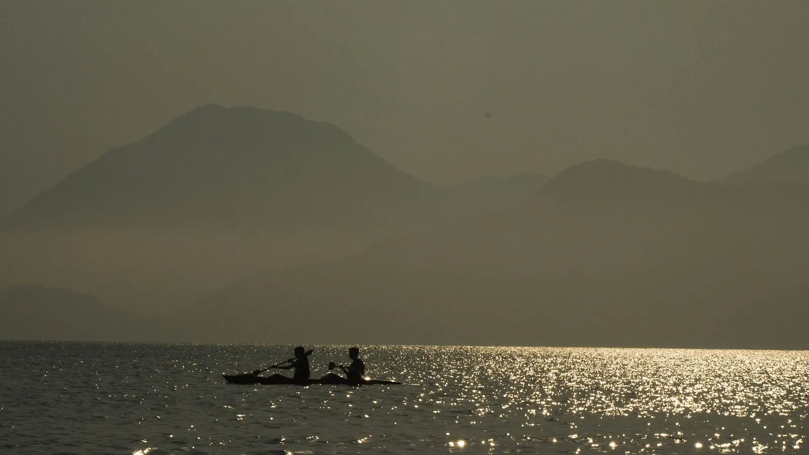 Fim de tarde no mar do Prumirim, na região norte de Ubatuba.