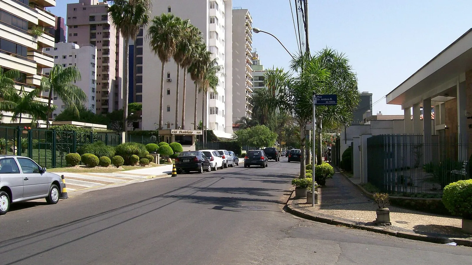 Rua Maria Monteiro, no Cambuí.