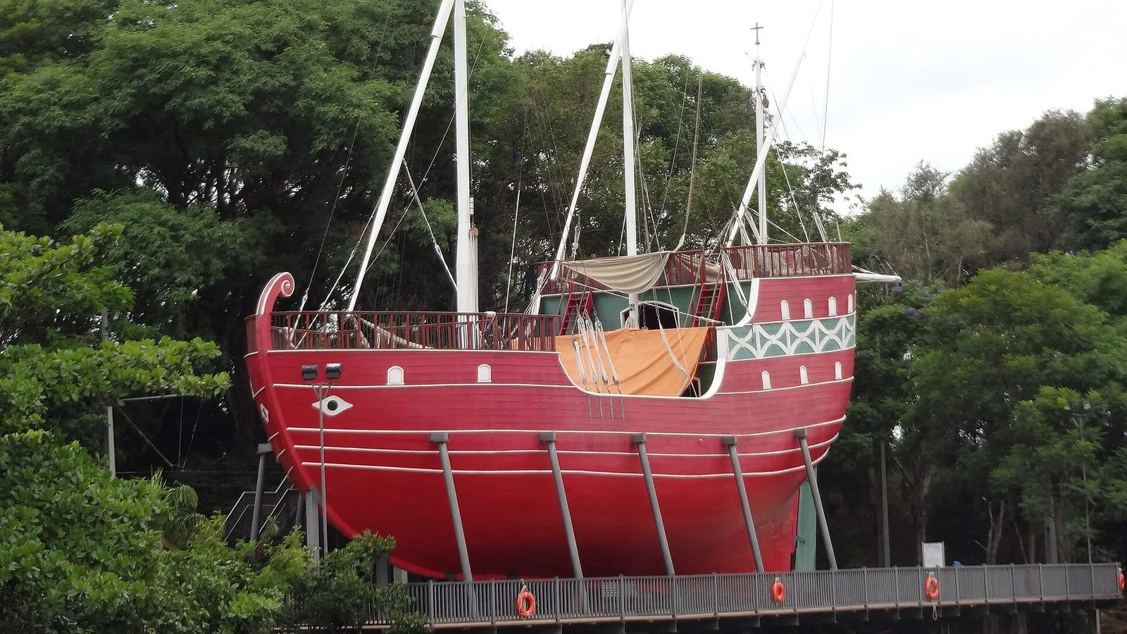 A réplica da caravela Anunciação, uma das atrações mais conhecidas da Lagoa do Taquaral.